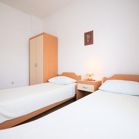 Apartments Ana Petrcane Bagian luar foto