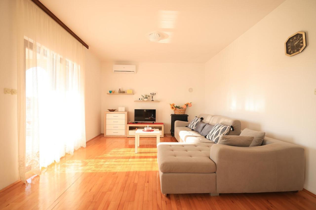 Apartments Ana Petrcane Bagian luar foto