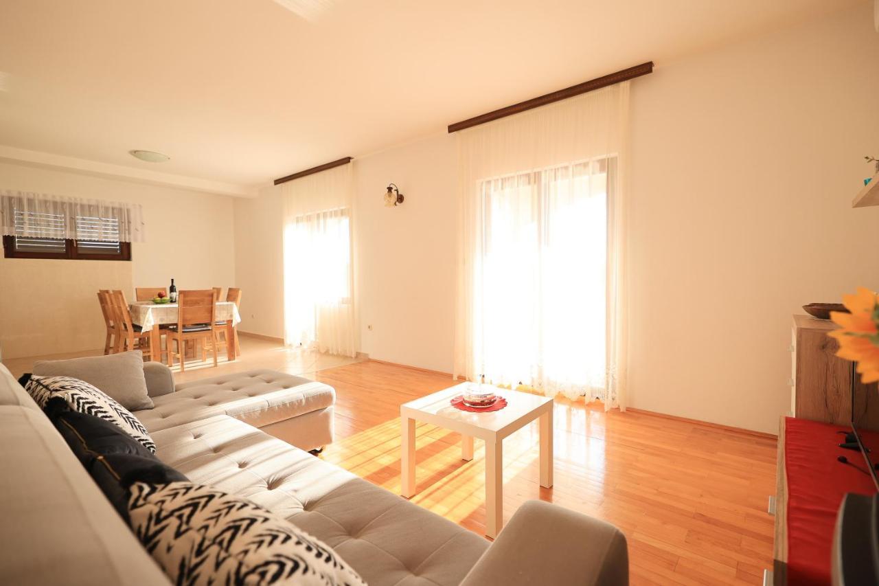 Apartments Ana Petrcane Bagian luar foto
