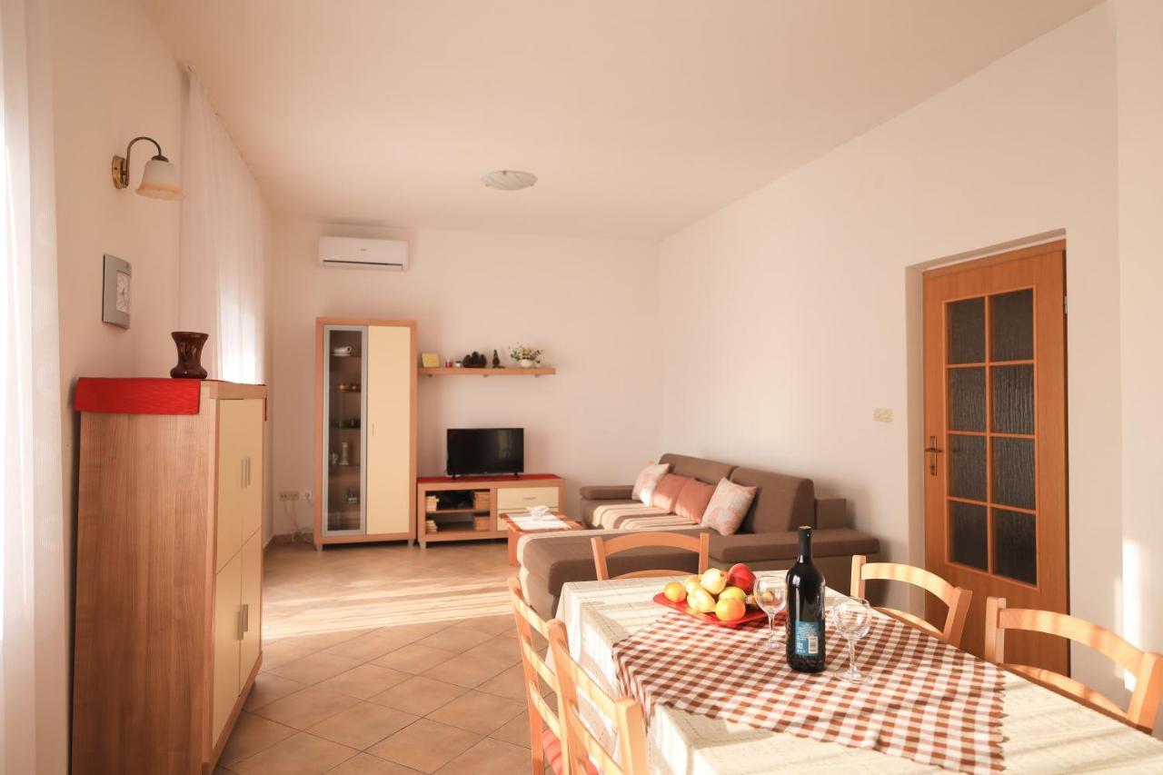Apartments Ana Petrcane Bagian luar foto