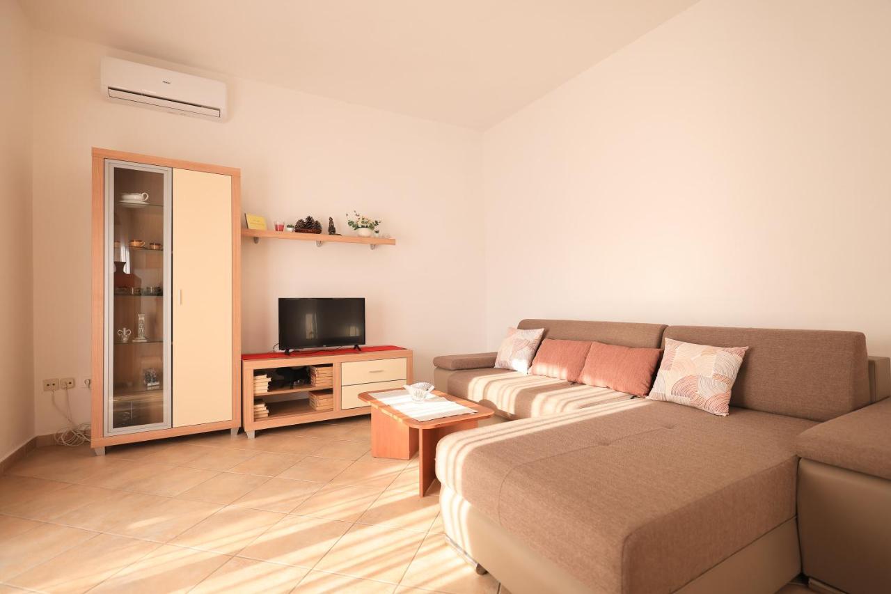 Apartments Ana Petrcane Bagian luar foto