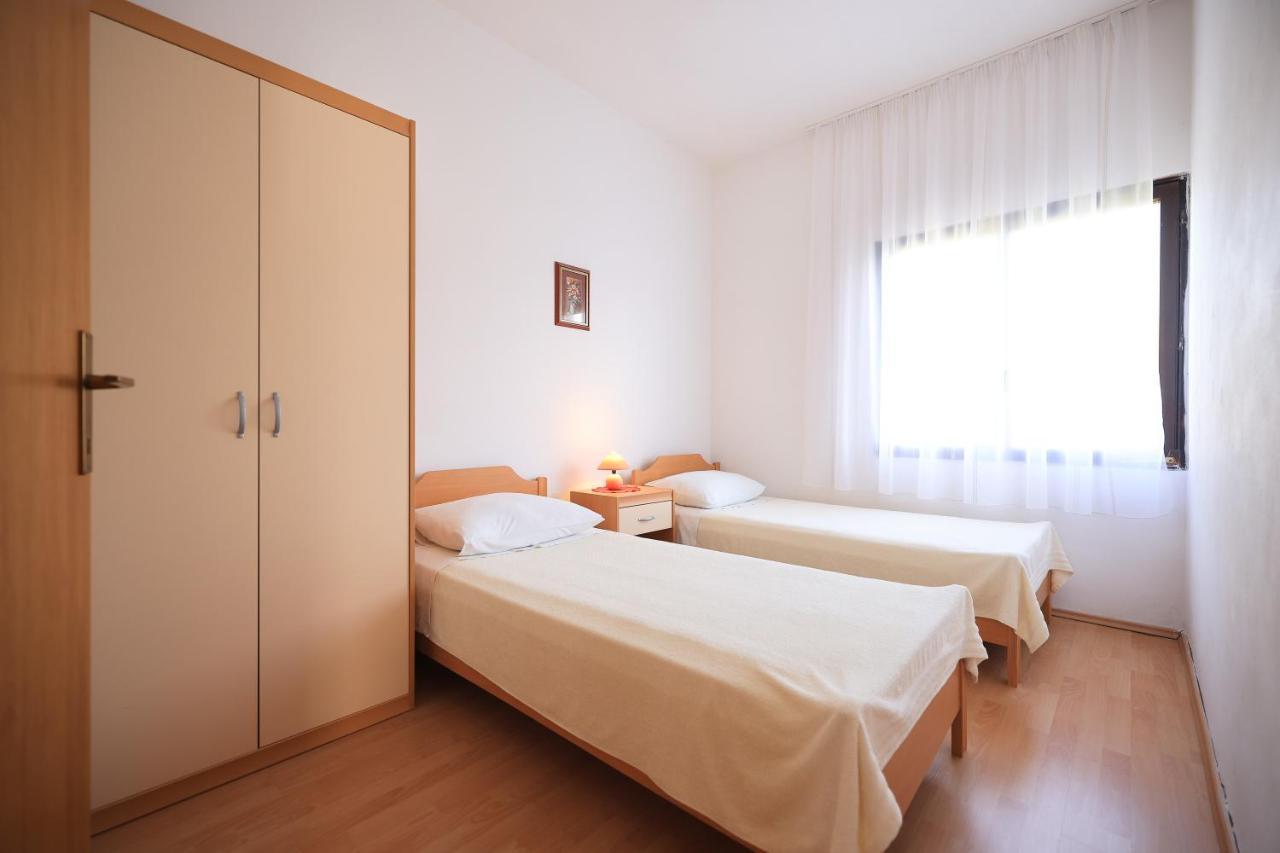 Apartments Ana Petrcane Bagian luar foto