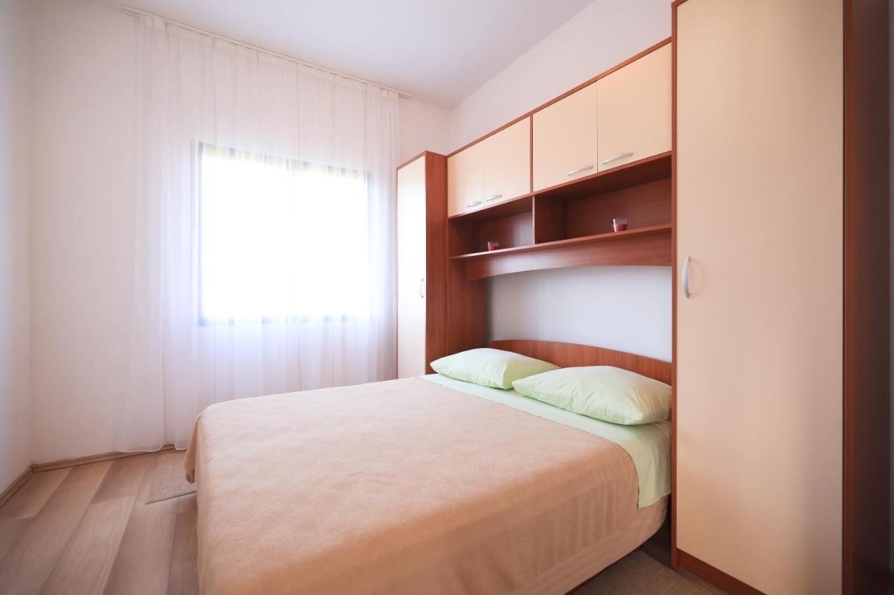 Apartments Ana Petrcane Bagian luar foto