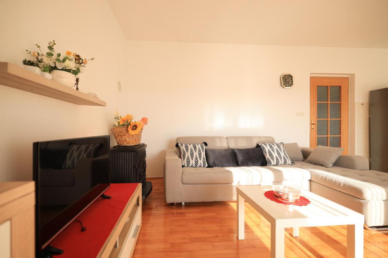 Apartments Ana Petrcane Bagian luar foto