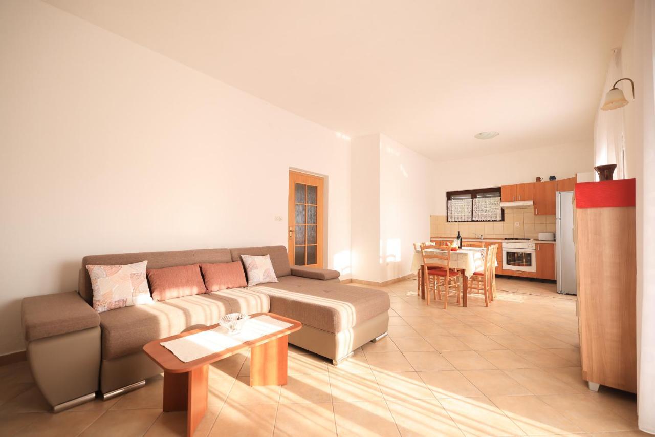 Apartments Ana Petrcane Bagian luar foto