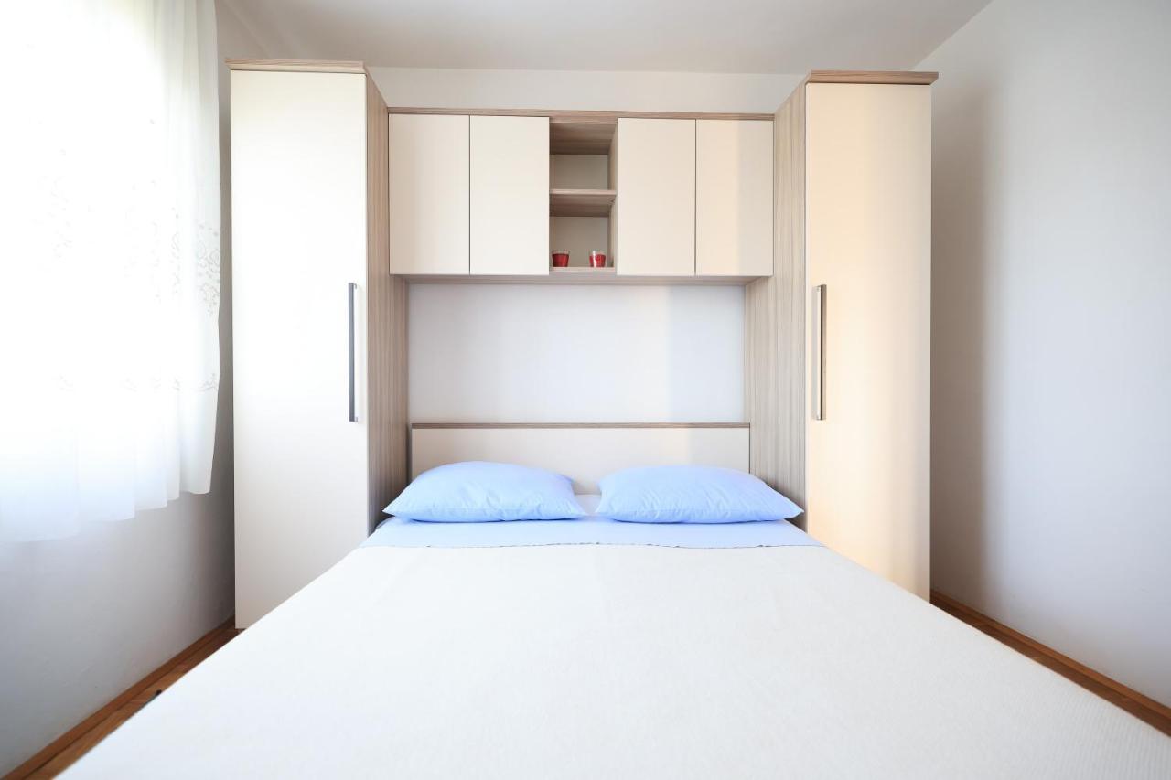 Apartments Ana Petrcane Bagian luar foto