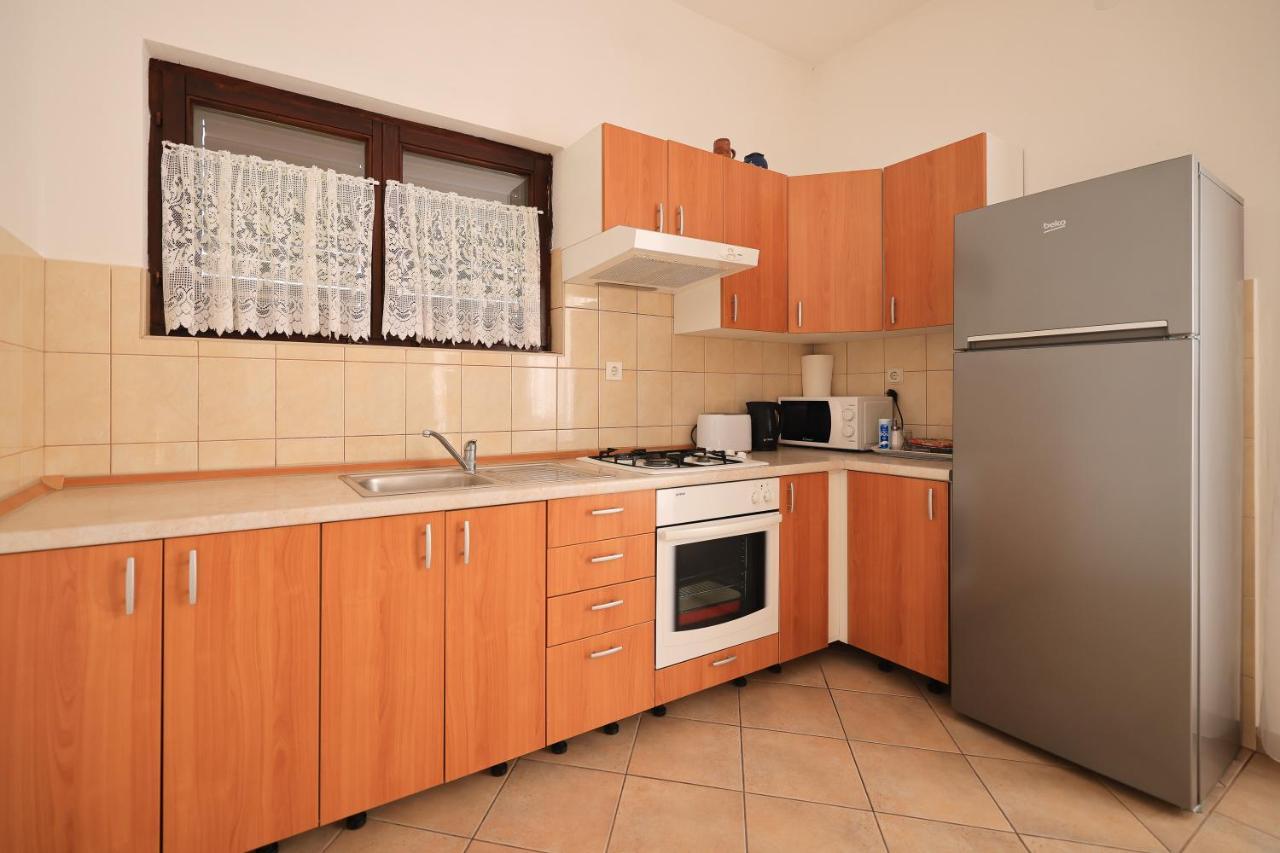 Apartments Ana Petrcane Bagian luar foto