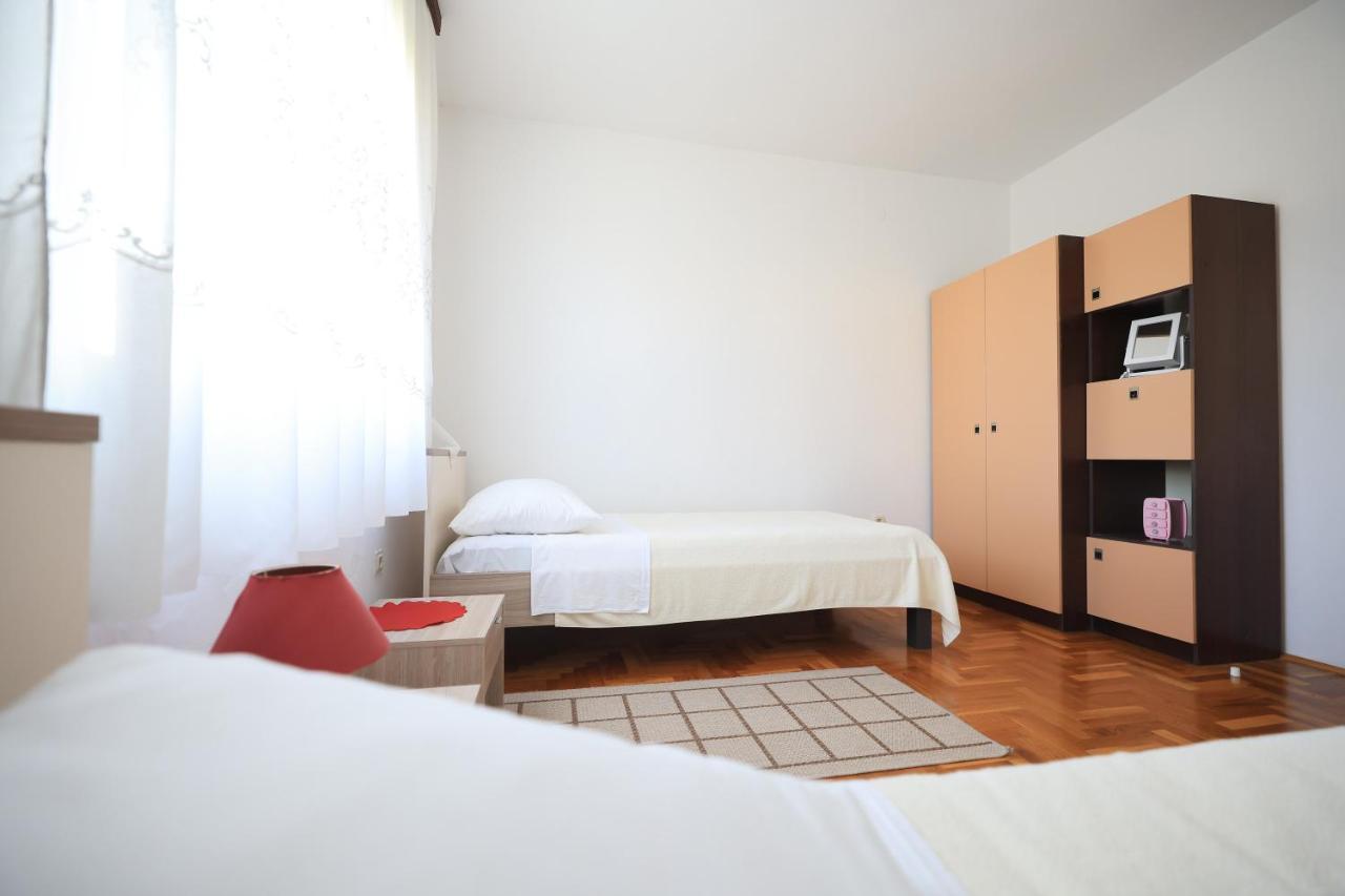 Apartments Ana Petrcane Bagian luar foto