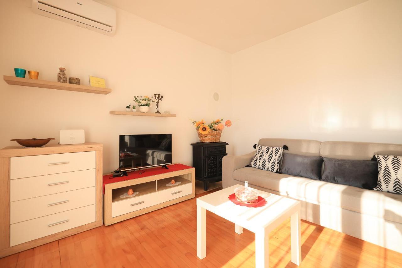 Apartments Ana Petrcane Bagian luar foto