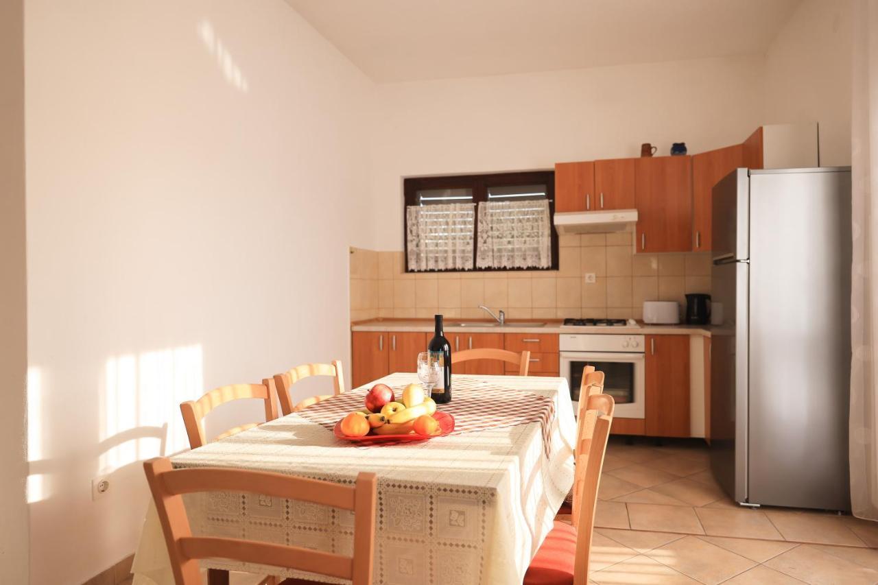 Apartments Ana Petrcane Bagian luar foto